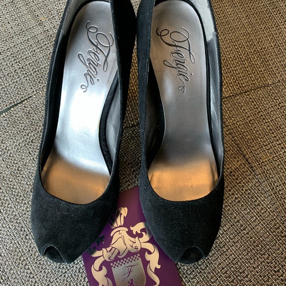 Fergie Black Suede Pumps. Size 9 - Picture 7 of 8